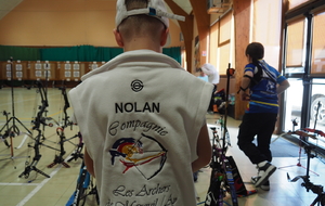 POLAIRE ET CASQUETTE EN VUE .....